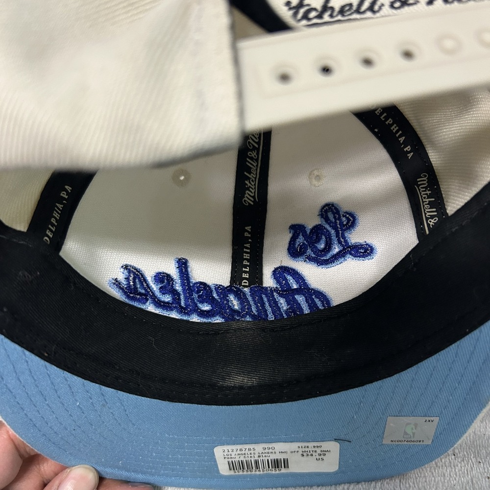 Los Angeles Lakers Hat Mens Off White Cap Snap Back Mitchell Ness NBA Script - Picture 8 of 10